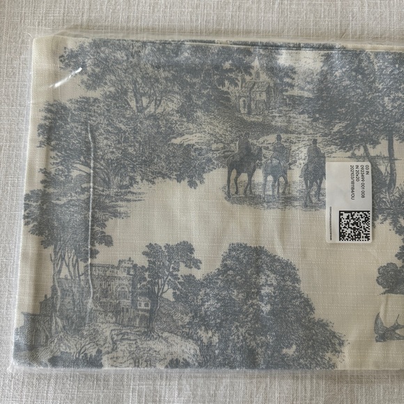 H&M Blue Toile Pillow Cover - Picture 4 of 5